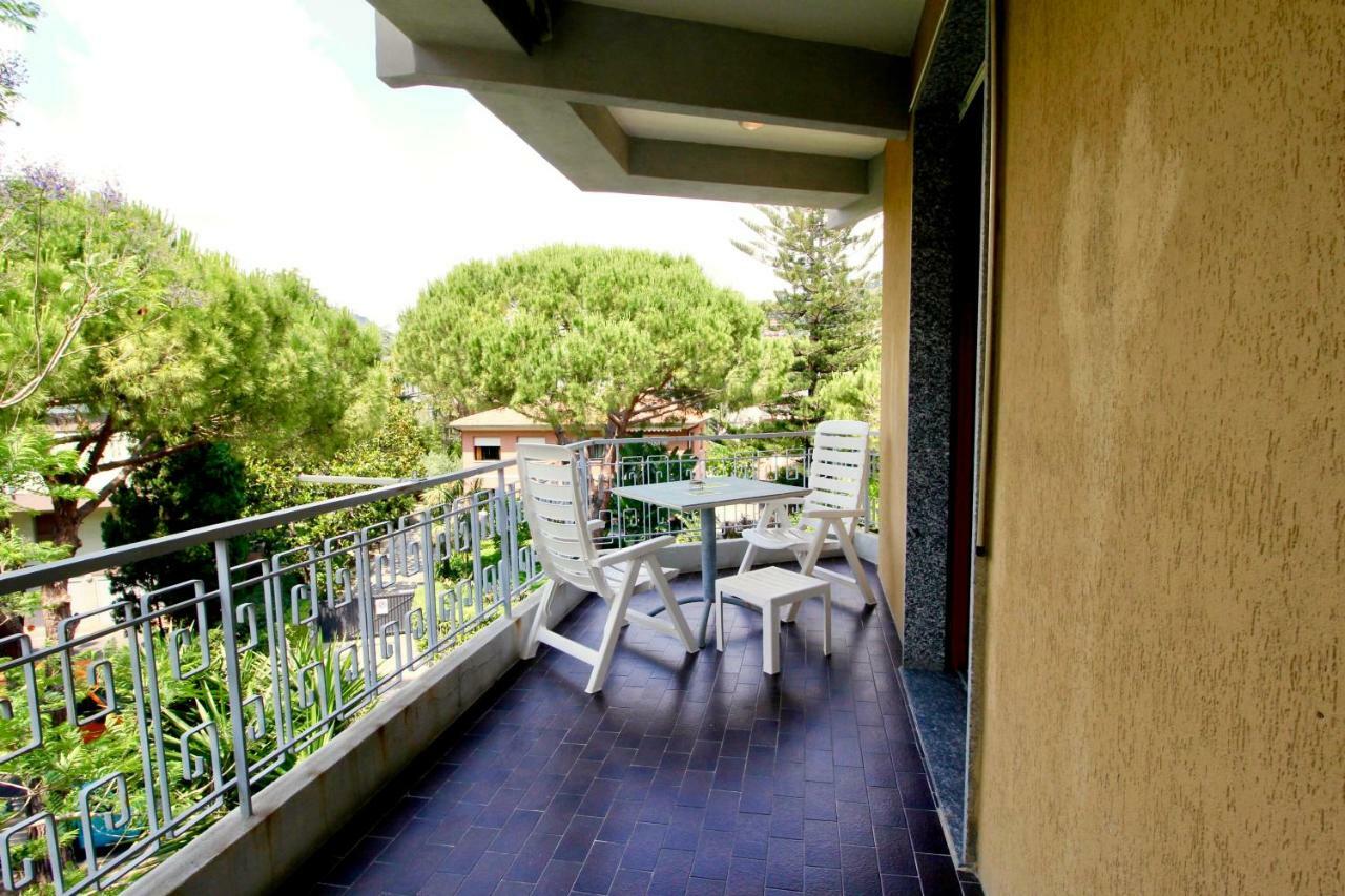 The Green Corner Bordighera Exteriör bild